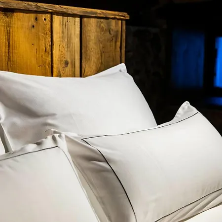 Les Pardines 1819 Mountain & 4* Encamp