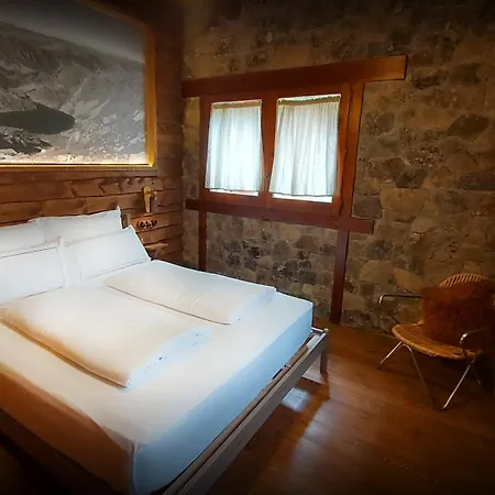 Szálloda Les Pardines 1819 Mountain & 4*